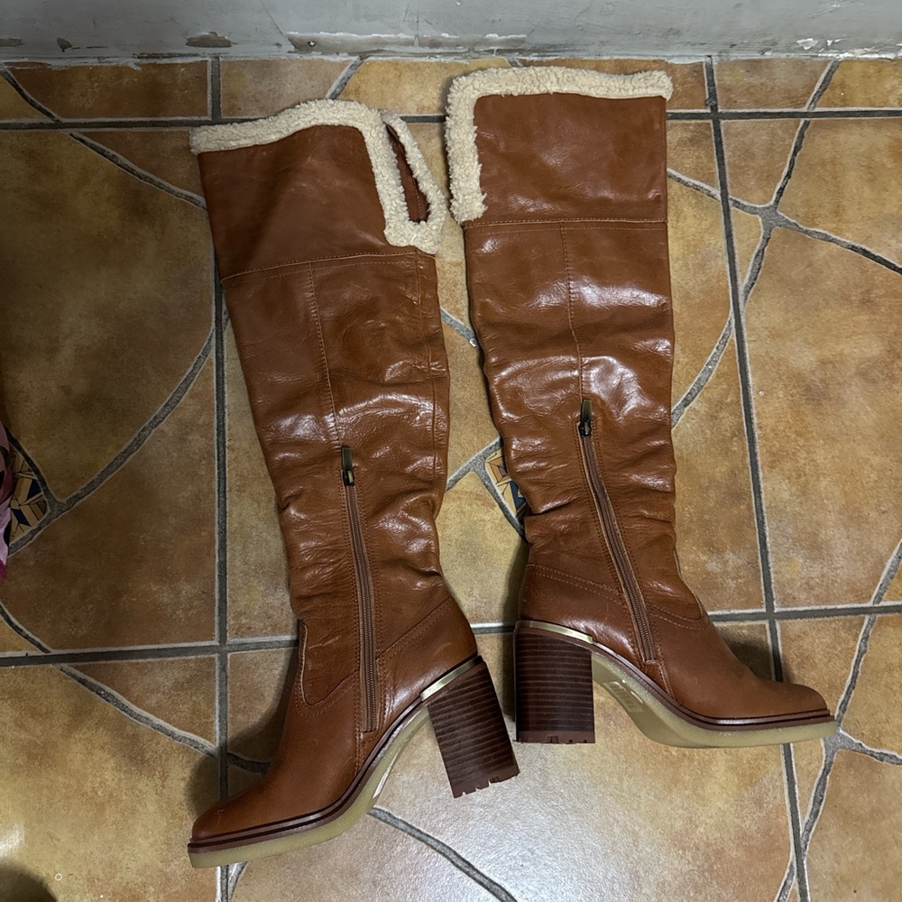 Vince Camuto “VC Gambrel” Brown upper Leather boots - Picture 3 of 5